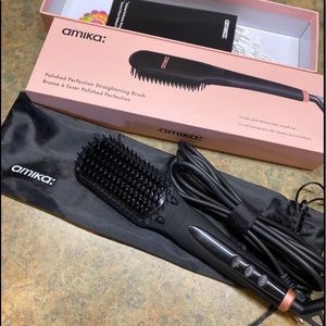Amika straighten Brush